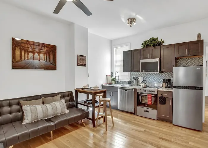 Modern Contemporary-Style 2Bd Apt By Act